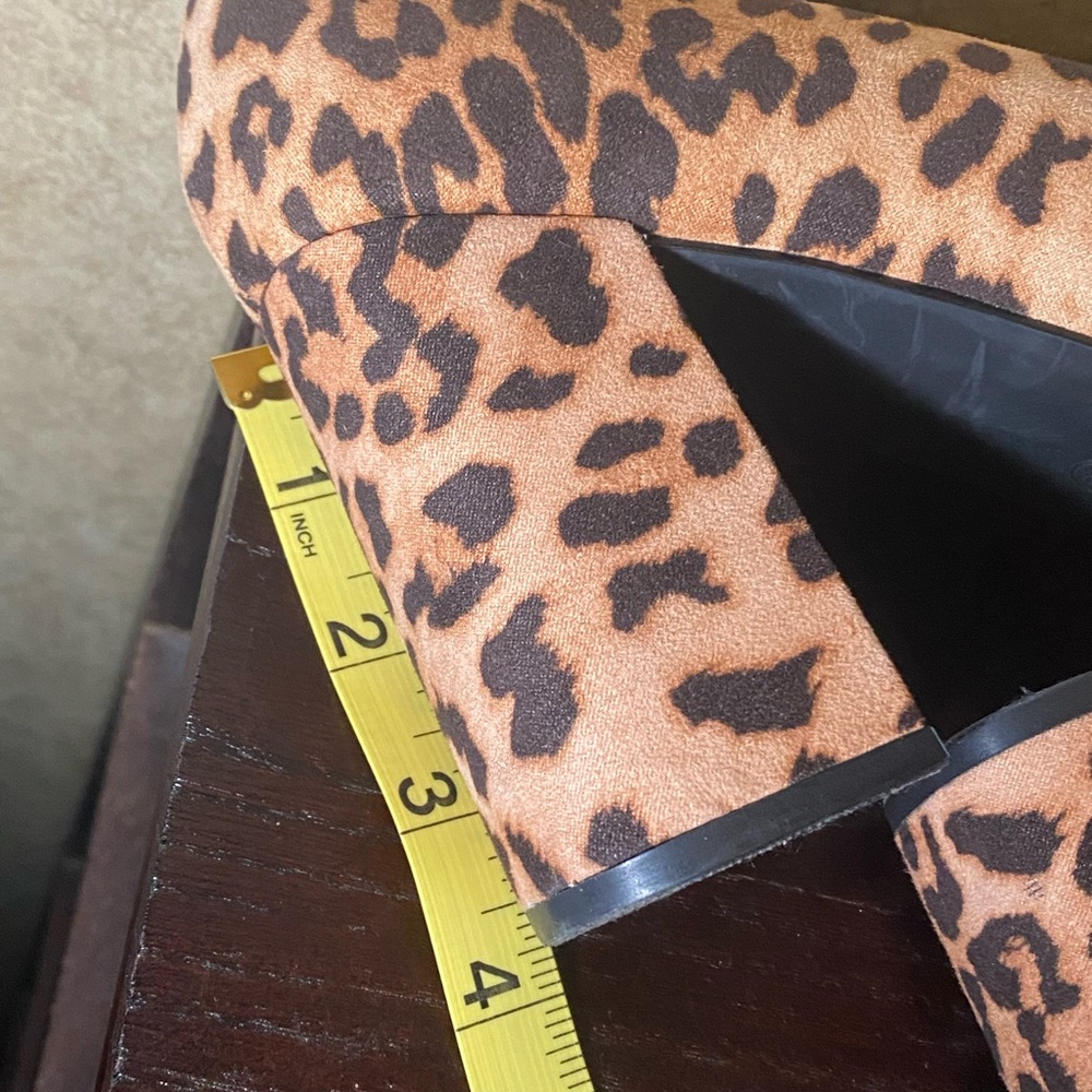 A new Day Cheetah pointed toe chunky heel! Like new condition, lots of wear left - Picture 3 of 11